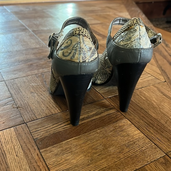 Naughty monkey heels - Picture 4 of 4